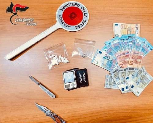 Vieste: beccato in casa con droga e bilancino prova ad aggredire i Carabinieri ma finisce male per lui