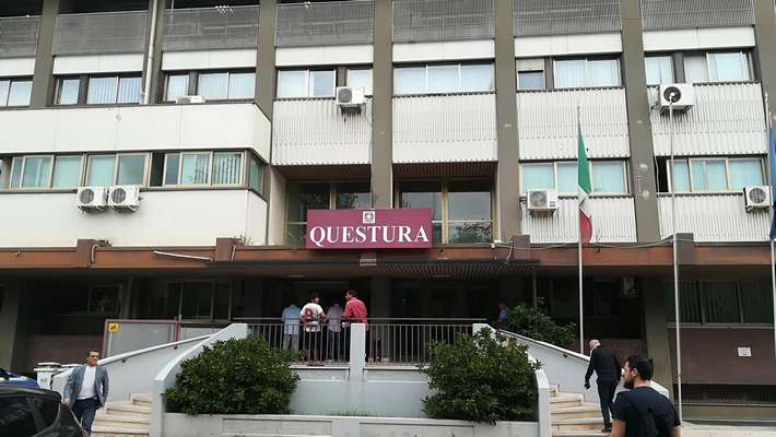 Ruba auto e bancomat dopo rapporto occasionale con 60enne e chiede soldi per la restituzione, arrestata