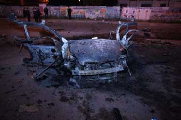 Boato a Foggia, distrutto un Range Rover in via D'Aragona