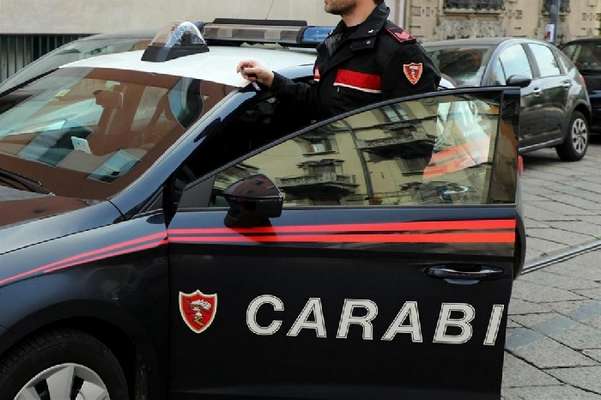 Foggia, armi e droga nell'armadietto sul posto di lavoro: arrestato un 53enne