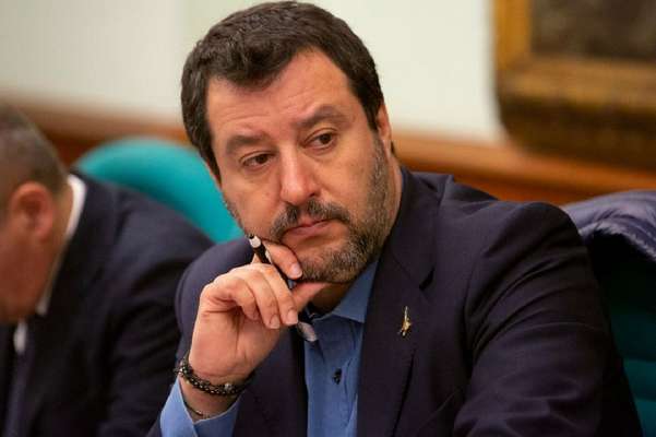 "Stop alle autocertificazioni", la richiesta di Matteo Salvini :"polizia e carabinieri tornino ad inseguire i delinquenti veri"