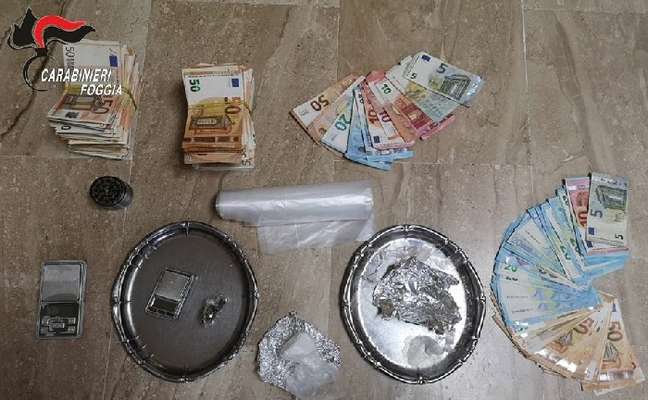 Casalinga pusher beccata dai Carabineri. Spacciava comodamente nella sua casa di San Giovanni Rotondo
