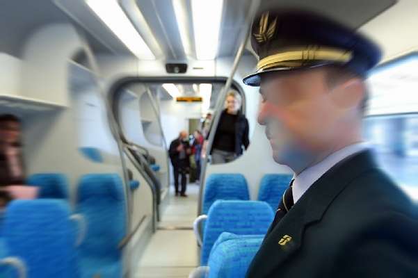 Capotreno Ferrovie del Gargano minacciato, interviene un finanziere libero dal servizio: un arresto