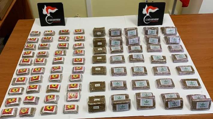 Manfredonia, custodiva circa 7 chili di droga in casa: arrestato