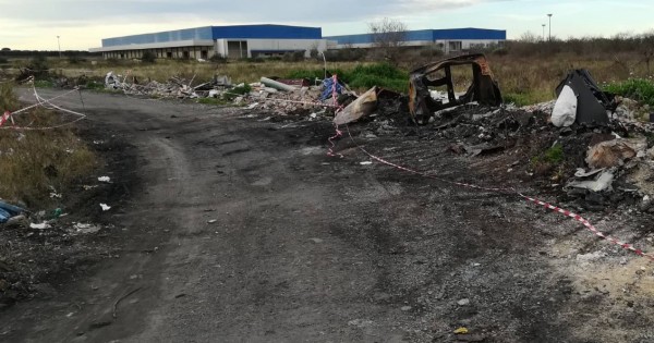 Cerignola, le immagini della discarica sequestrata dalla Polizia locale