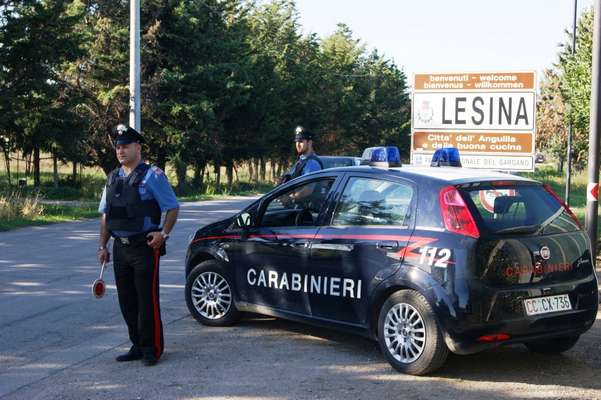 Aveva truffato due anziani durante la scorsa estate, in carcere giovane di Lesina. In casa aveva armi