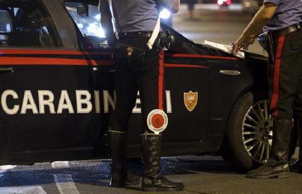Cerignola, autista multato tenta di corrompere carabinieri con 200 euro "per chiuderla lì": arrestato