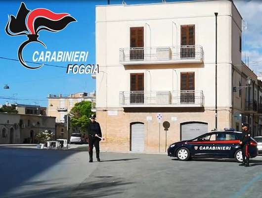 Tentano di rubare panchine da arredo urbano a Lucera, i carabinieri arrestano due persone