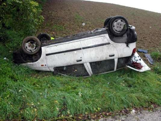 Auto perde controllo sulla SP 25, salgono a due le vittime. Un terzo passeggero è in pericolo di vita