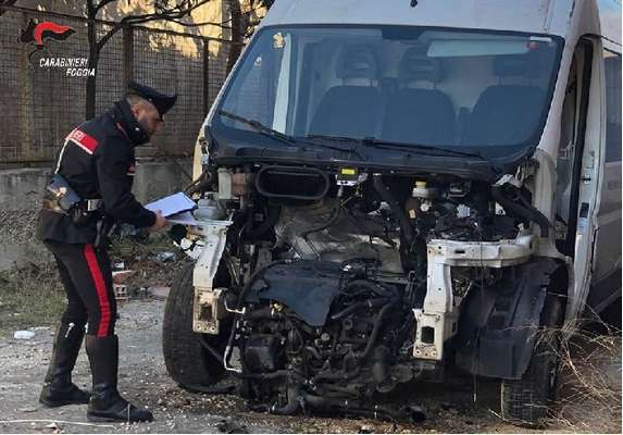 Scoperta nuova centrale del riciclaggio di auto rubate a Cerignola. Tre persone in manette