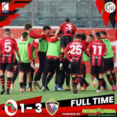 Un super Curcio trascina il Foggia al successo a Torre del Greco che blinda la salvezza e si rilancia nella corsa play-off