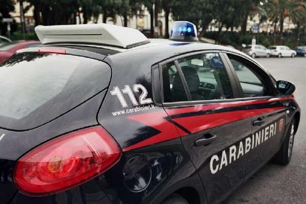 Ruba un montacarichi per traslochi, arrestato uomo a Cerignola