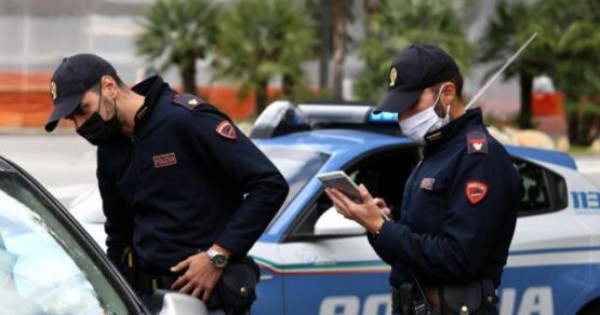 Fornisce documenti falsi durante un controllo anticovid: un arresto al Quartiere Ferrovia