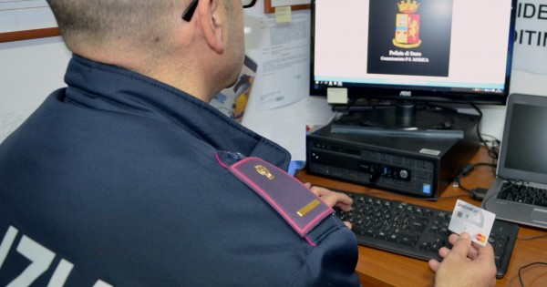 Shopping natalizio, come proteggersi dalle truffe? Il Vademecum della Polizia Postale