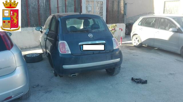 Furto aggravato e ricettazione, un arresto. Il ragazzo era intento a smontare i pezzi dell'auto rubata