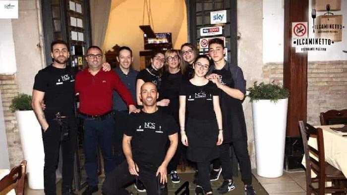 Pizzeria Il Caminetto, dopo la brutale rapina il messaggio dello staff: "Non molliamo, l'onestà  vince su tutto"