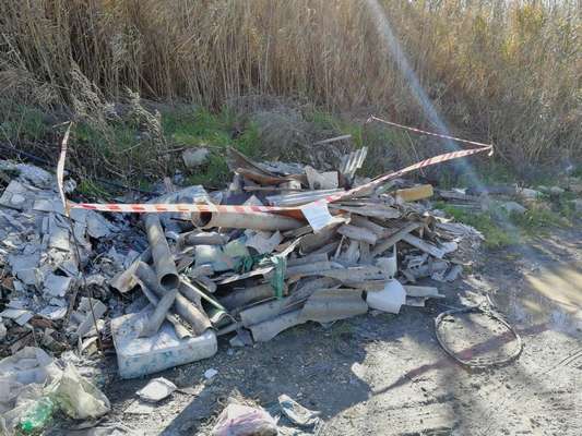 Trasportavano e smaltivano rifiuti speciali altamente pericolosi, denunciati due giovani foggiani