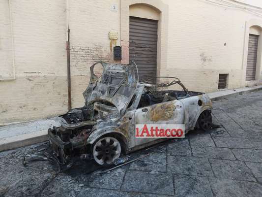 San Severo, distrutta dalle fiamme l'auto dell'assessore Carrabba. L'incendio sarebbe doloso