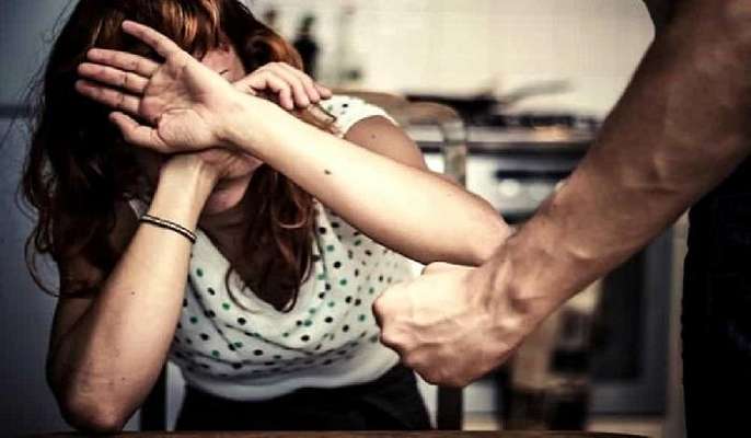 Schiaffi, calci e pugni alla compagna: arrestato 35enne di Cerignola. L'uomo era già  ai domiciliari