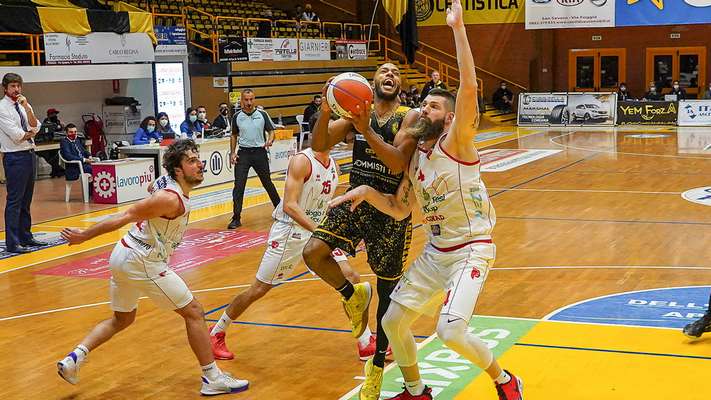 Cestistica San Severo di nuovo in campo, stasera con Ravenna la posta in palio vale doppio