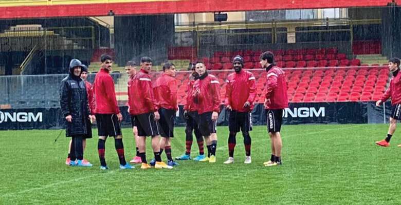Calcio Foggia 1920, la ripresa degli allenamenti sotto una pioggia torrenziale