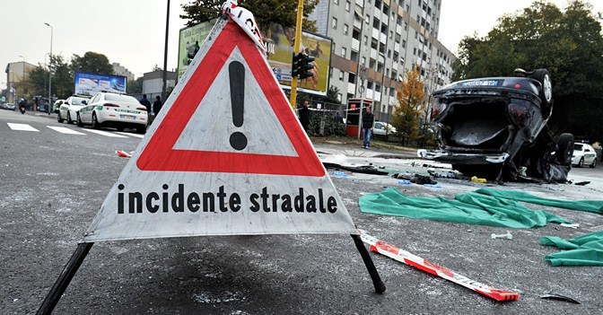 Vittime della strada, del lavoro e della malasanità : flash mob per onorare la loro memoria