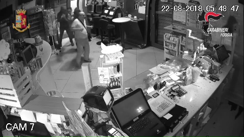Sgominato gruppo specializzato nelle rapine alle tabaccherie di Foggia, arrestate nove persone