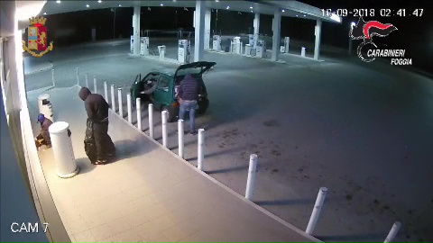 Spedizioni punitive per droga non pagata, smantellato gruppo violento a Lucera: cinque arresti