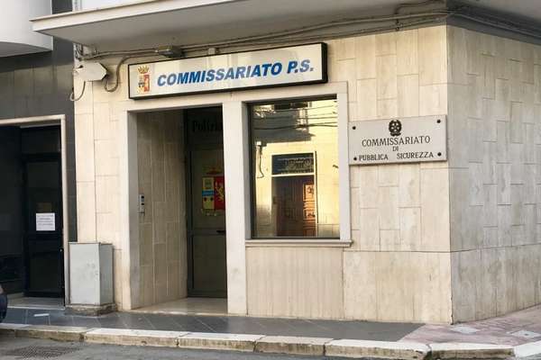 Soprusi, vessazioni e violenze nei confronti di alunni di 4 anni: maestro di una scuola di Cerignola agli arresti domiciliari