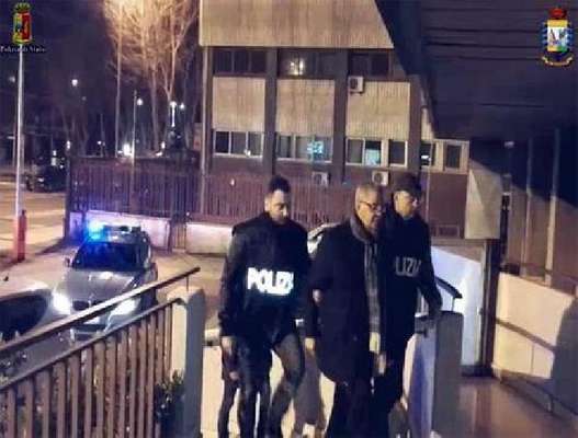 Video di uomini sgozzati ed elogio della jihad durante le lezioni ai bambini, 5 anni ad Abdel Rahman