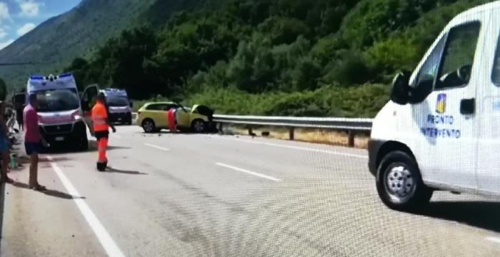 Gargano, scontro frontale tra Portavalori e Audi (a bordo coppia di turisti): cinque feriti