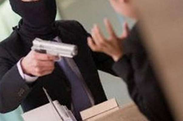 San Severo, banda semina panico in due attività  commerciali: bottino finale di 40 euro