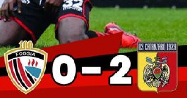 Il Catanzaro espugna 2-0 lo Zaccheria con due reti nel finale di gara