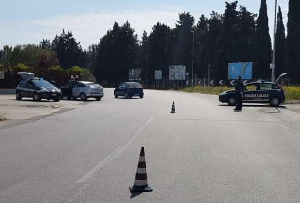 Verifiche anti-contagio a Foggia per Pasqua e Pasquetta: 200 veicoli controllati e 14 persone sanzionate