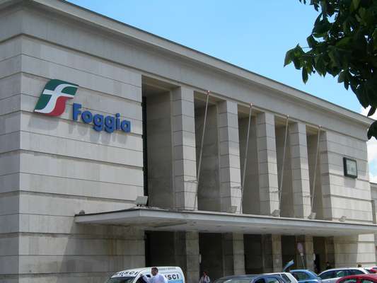Pizzicato a rubare nel bar della Stazione, aggredisce uno dei lavoratori: 27enne arrestato