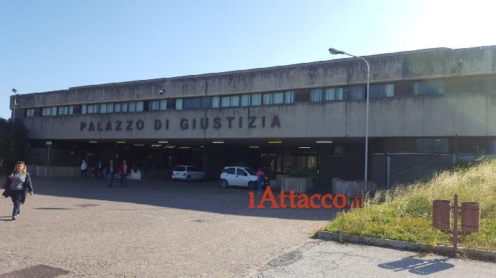 Atti falsi, condanna e interdizione per l'avvocato Torres