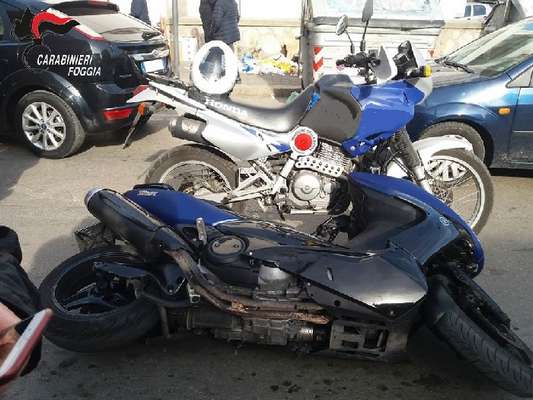 Per evitare il controllo, scaglia la moto contro i Carabinieri e si dà  alla fuga. Arrestato cerignolano