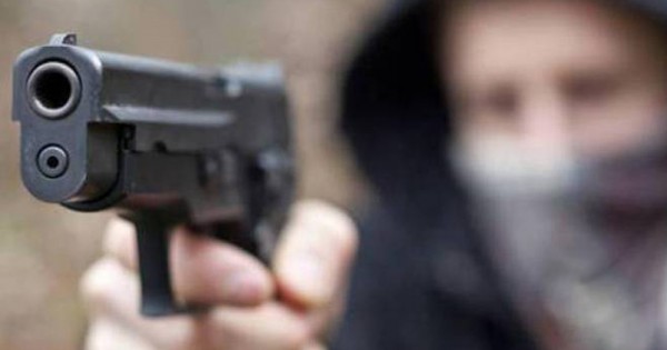 Foggia, rapina armi in pugno in tabaccheria. Sparano e scappano via
