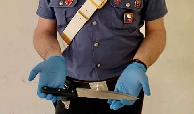 Minacciava ed estorceva denaro ai genitori, arrestata donna di Cerignola