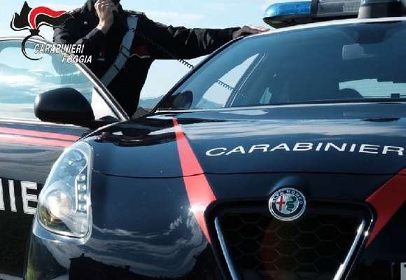Rubano un'auto e tentano di allontanarsi ma vengono bloccati dai carabinieri, alla guida due minorenni