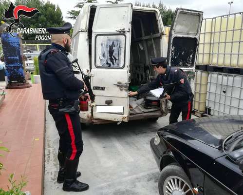 Non si fermano all'alt dei Carabinieri e innescano un pericoloso inseguimento