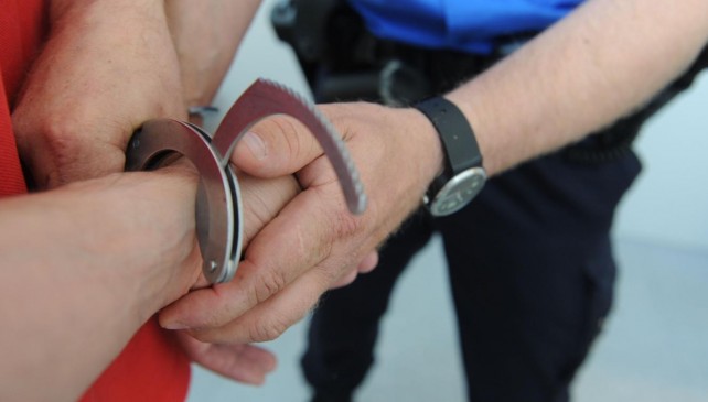 Agli arresti due pregiudicati vicini al clan Moretti per tentata estorsione