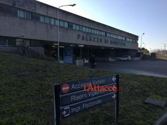 Carenza arredi nel Tribunale di Foggia, il Consiglio dell'Ordine degli Avvocati chiede nuove sedute e si fa carico delle spese