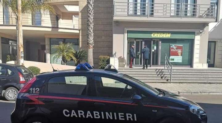 Rapinarono istituto bancario Credem portando via circa 2mila euro, in manette due cerignolani