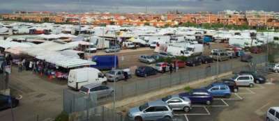 Mercato del venerdì, gli ambulanti: "Vane promesse, abusivismo e tasse alle stelle"