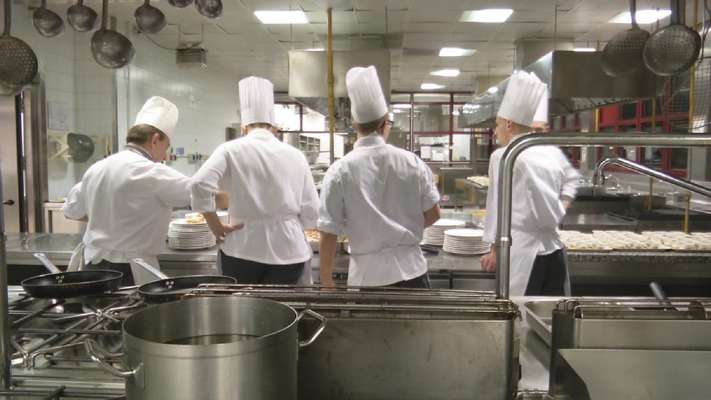 Per le aziende mancherebbero cuochi e camerieri. Iacubino: Non è così e vi spiego il perché