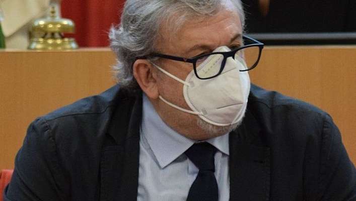 Covid-19, Emiliano sul coprifuoco: Allungare un po' l'orario per aiutare l'economia