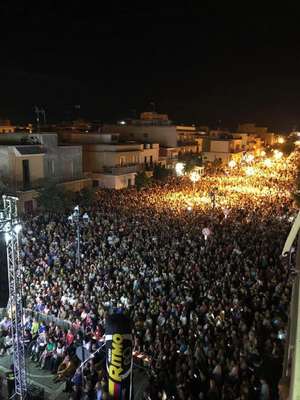 Trinitapoli, in dodicimila per Arisa per la chiusura della festa patronale