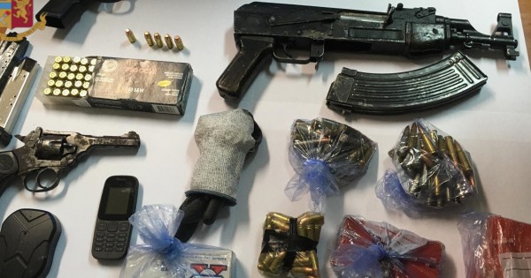 Cerignola, armi e munizioni nascoste in una casa disabitata di 'Fort Apache': in manette un 50enne del posto