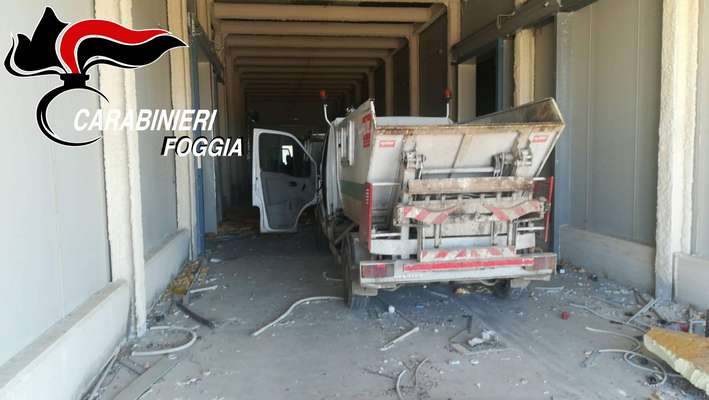 Rubano tre mezzi della raccolta dei rifiuti, i carabinieri li ritrovano all'Interporto di Cerignola